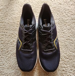 ✨NEW✨ Saucony hurricane 23 sz 15w